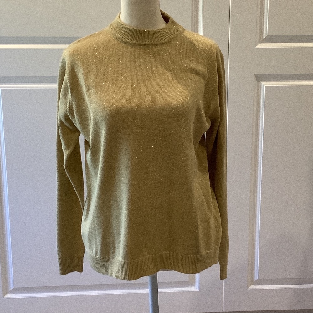 Jenny Size Medium Gold